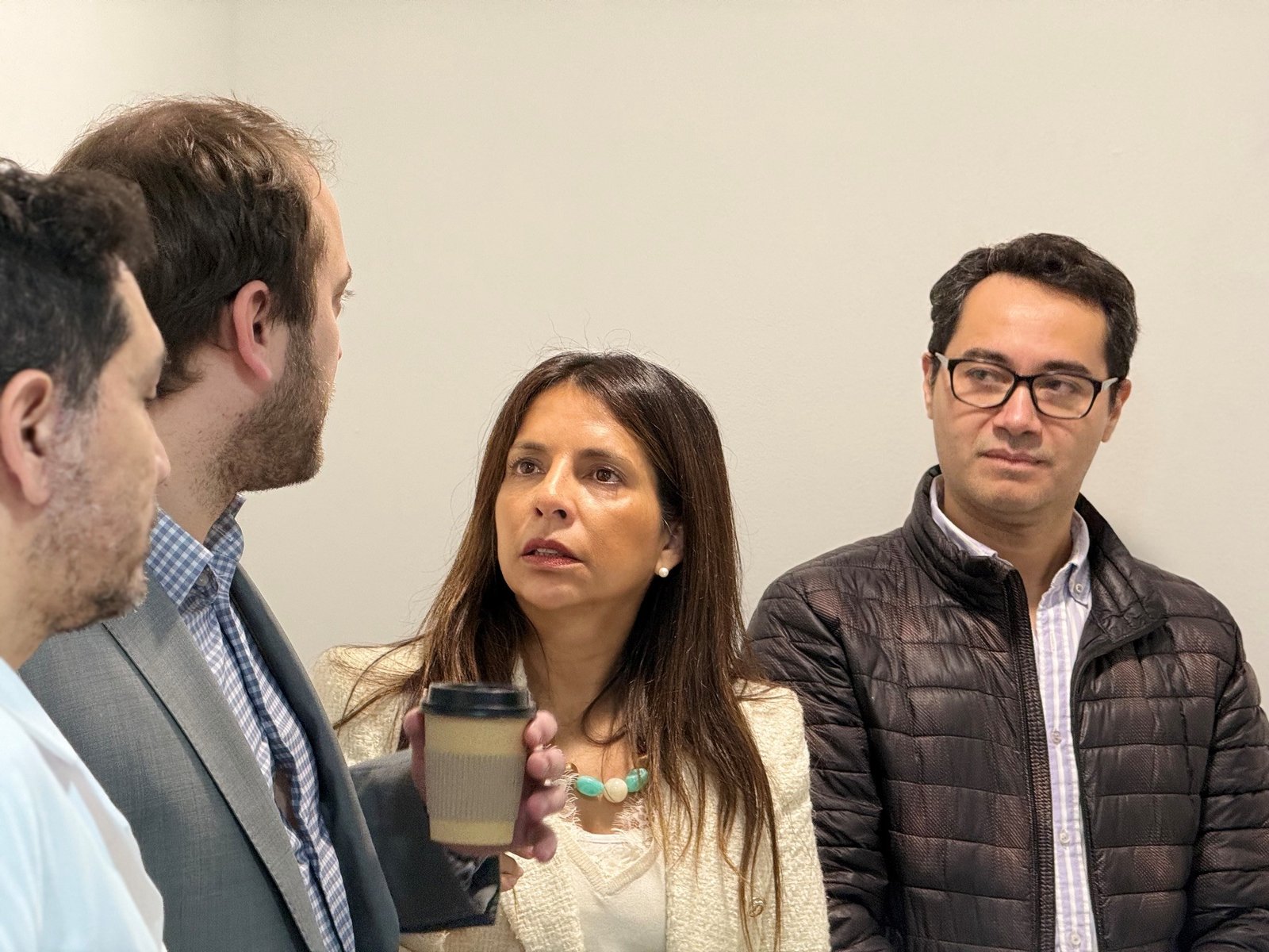 Equipo médico y directivos en la inauguración