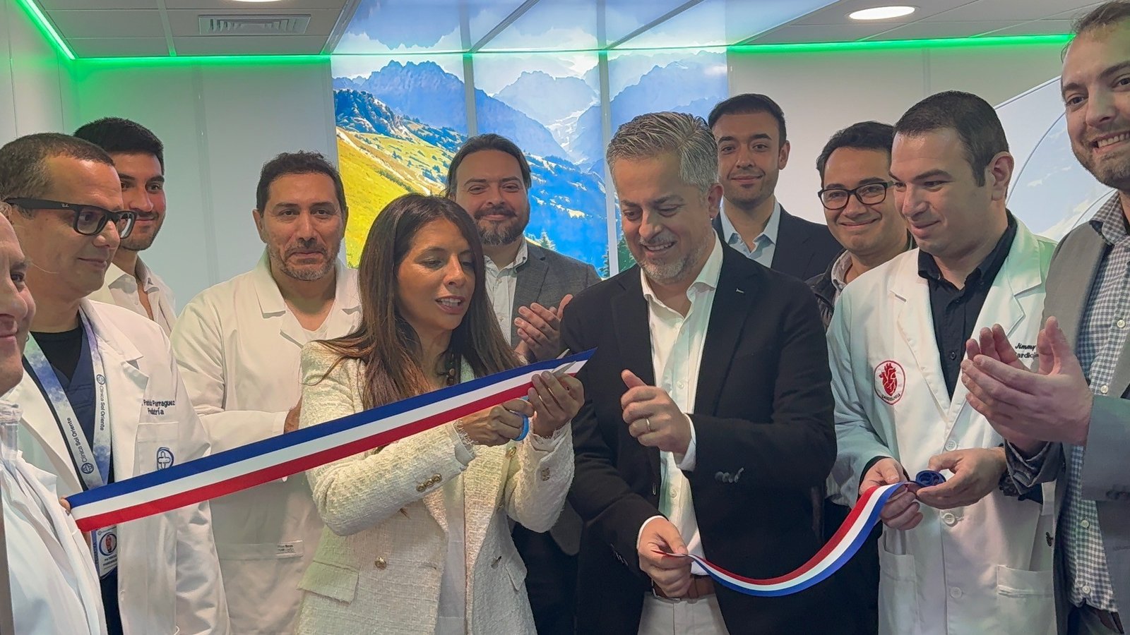 Corte de cinta inauguración Resonador Magnético Clínica Sol Oriente